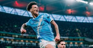 Manchester City le arrebata la Carabao Cup al Arsenal con dos goles de su lateral izquierdo