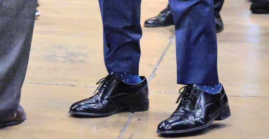 Ponte en sus zapatos, literal: En la Casa Blanca usan el mismo calzado de Trump… aunque les quede grande