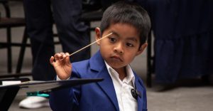 Gabriel Castillo: Tiene 4 años, es de Puebla y ya dirigió su primer orquesta