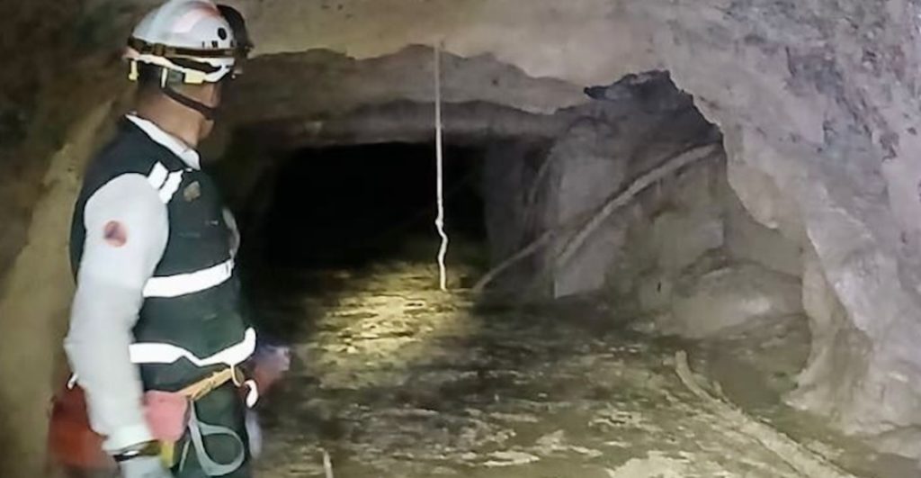 Rescatan a uno de los trabajadores atrapados en mina de Sinaloa