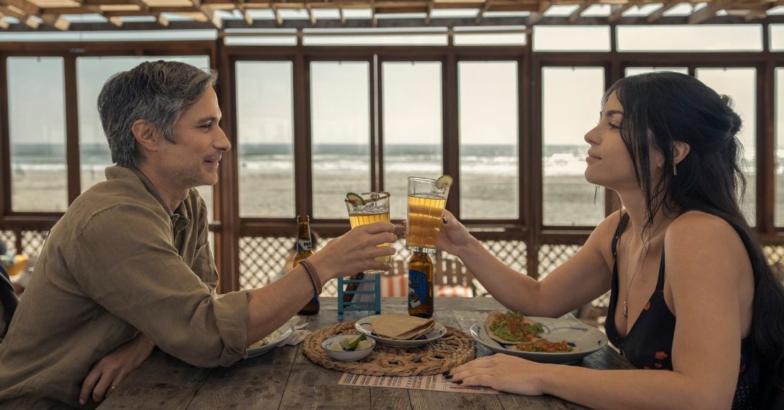 Gael García Bernal y Paulina Dávila en el primer tráiler de la serie ‘Santita’