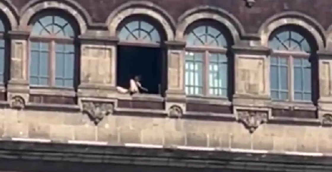 Sheinbaum confirma que mujer que tomaba el sol en Palacio Nacional es real