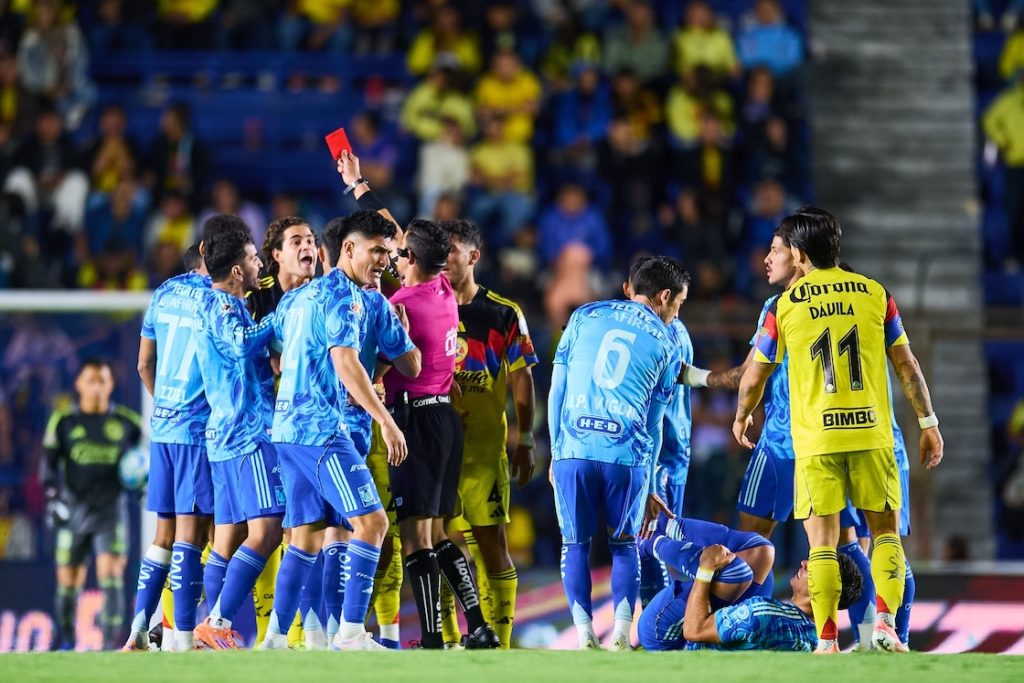 Vinicius debutó mal con América