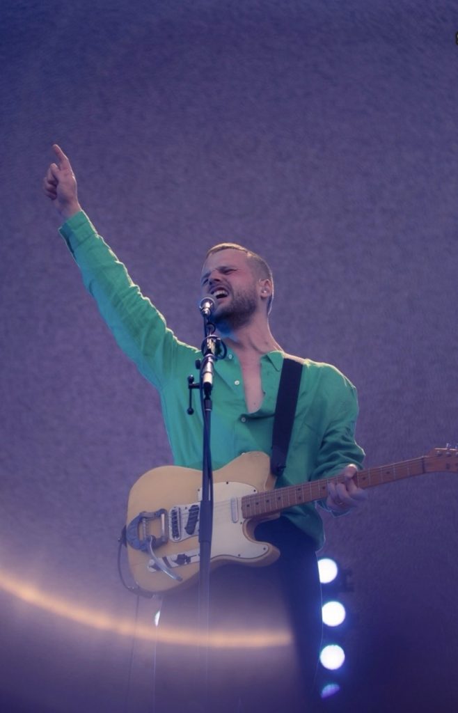 white slies vive latino 2026