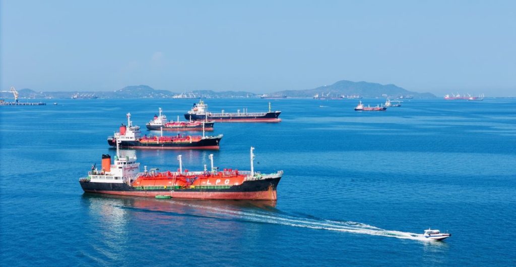 Irán cierra el estrecho de Ormuz y lanza acusación directa contra EU