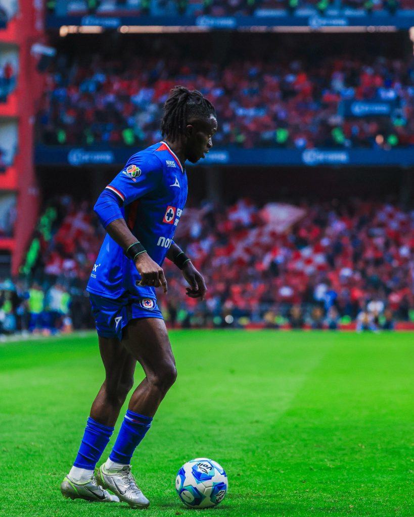 Ebere jugador de Cruz Azul
