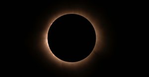 eclipse-solar-agosto-2026-por-que-29-abril-conoce-como-dia-espejo-1
