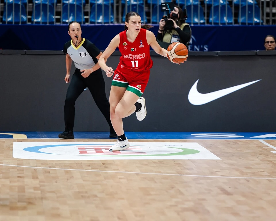 Gabriela Jáquez jugando con la Selección Mexicana