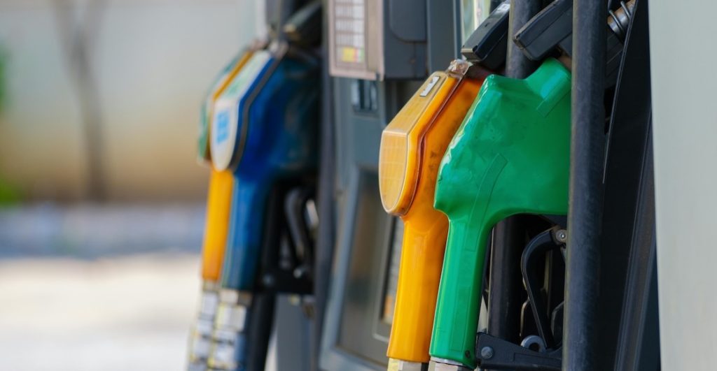 Sheinbaum y gasolineros pactan bajar el precio del diésel a 27 pesos, ¿a partir de cuándo?