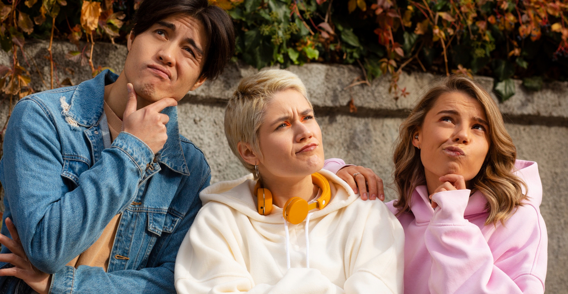 grupo amigos confundidos