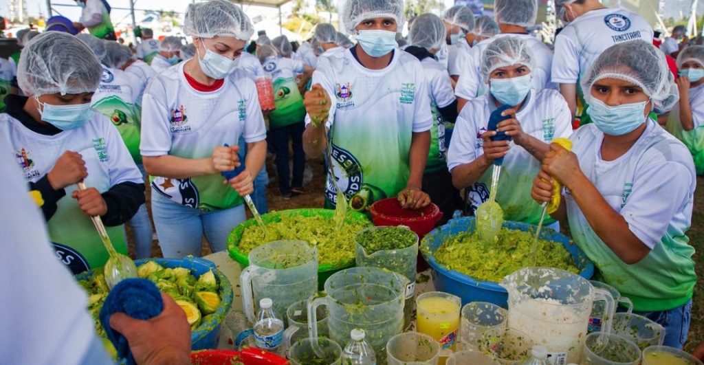 Rompen récord en México con un guacamole gigante de casi 7 toneladas