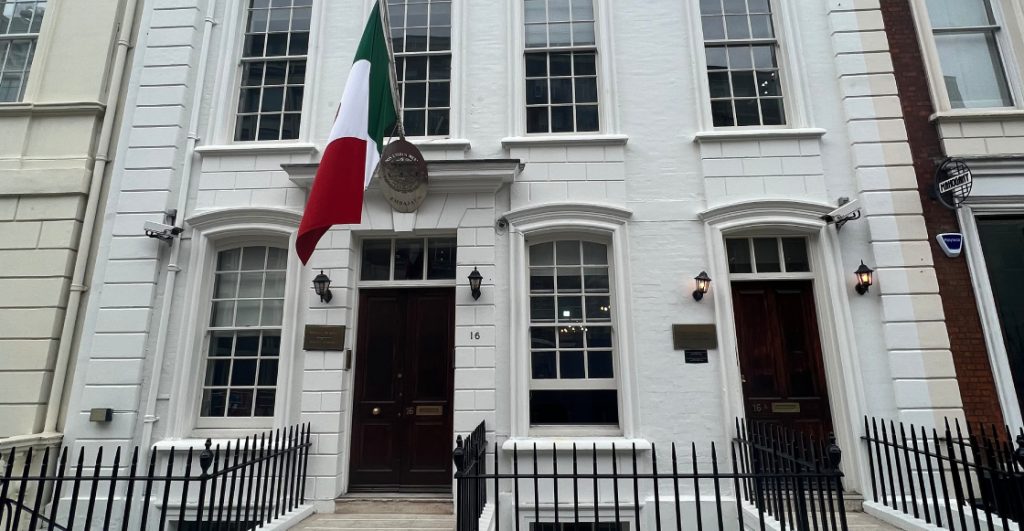 hijo-ebrard-vivio-embajada-mexico-londres-con-cargo-erario-1