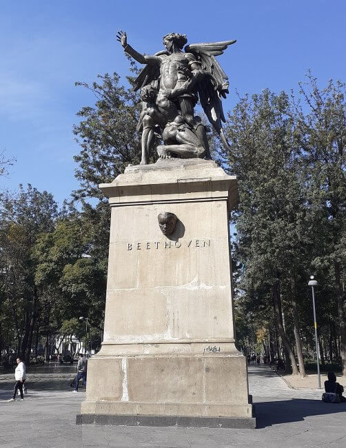 La cautivadora historia de la Alameda Central