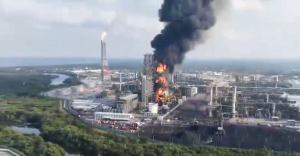 Otra vez dos bocas: Se reporta incendio en refinería de Pemex, esto es lo que sabemos