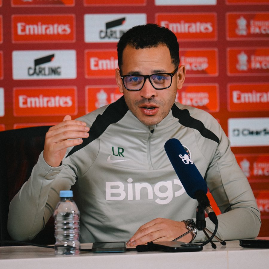 Liam Rosenior, entrenador del Chelsea