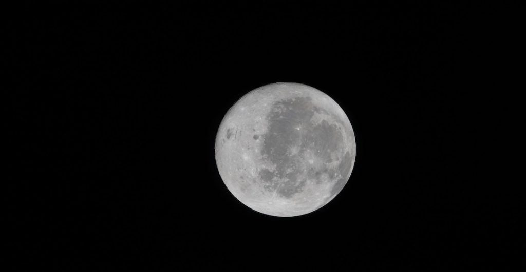 Y a todo esto, ¿a quién le pertenece la Luna?