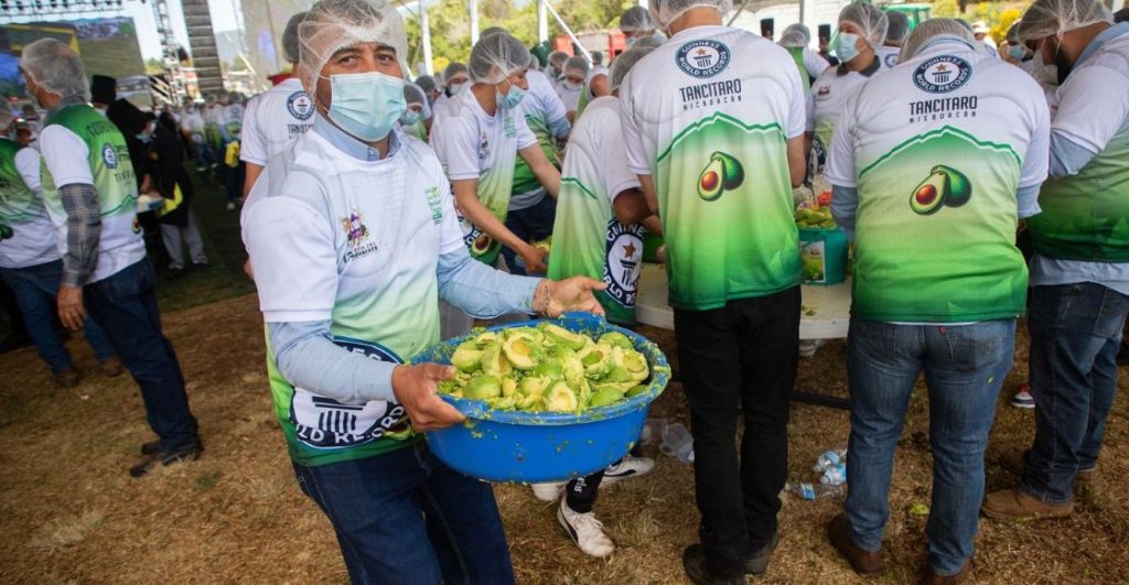 Rompen récord en México con un guacamole gigante de casi 7 toneladas