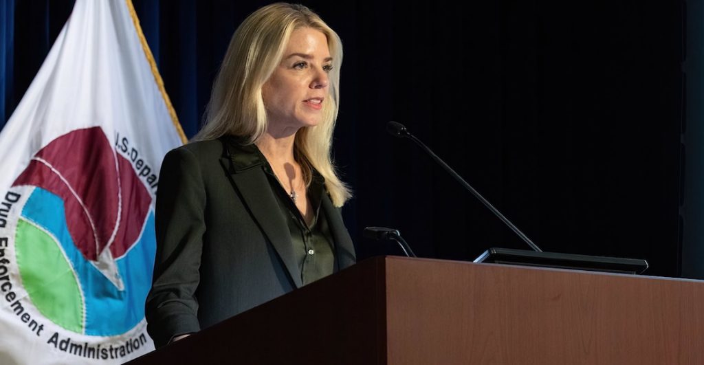 Trump destituye a Pam Bondi, fiscal de Estados Unidos