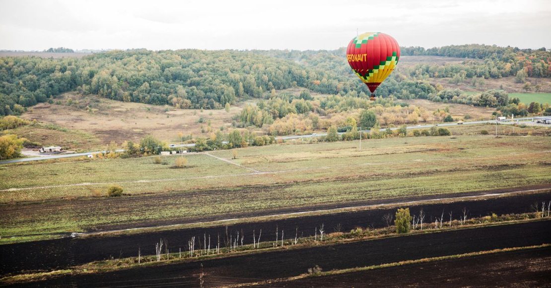 Revisión sorpresa en Teotihuacán deja suspendidos 3 establecimientos de globos aerostáticos