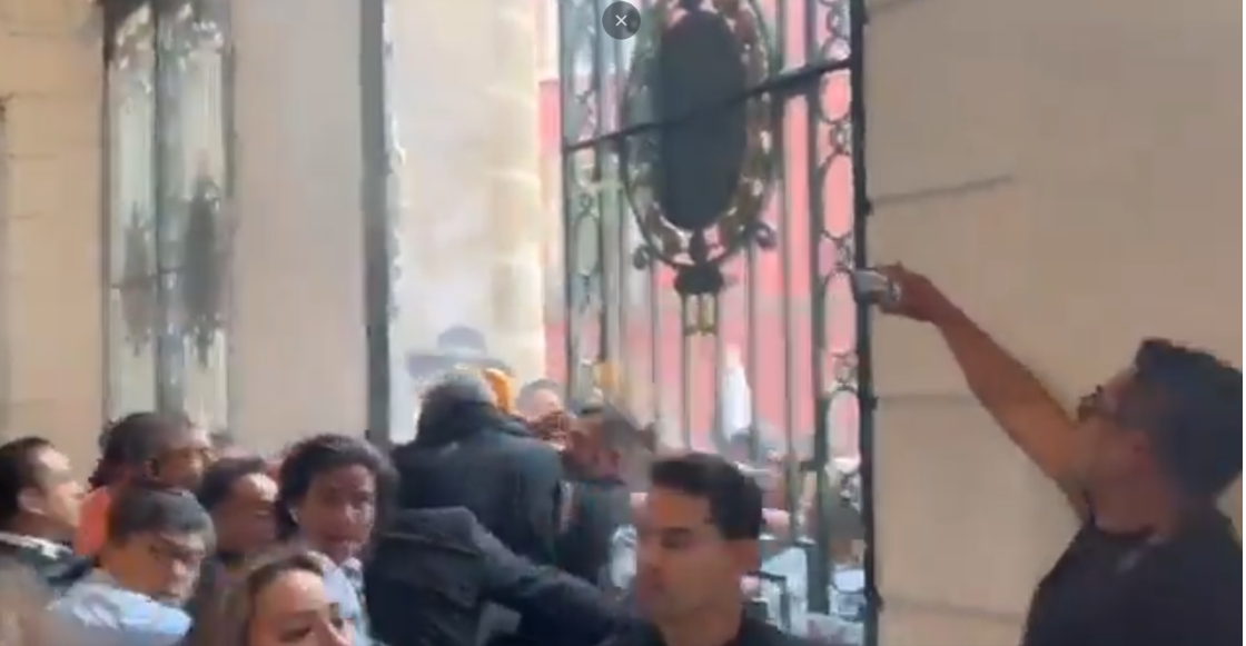 Sesión suspendida y tensión al máximo tras irrupción en el Congreso