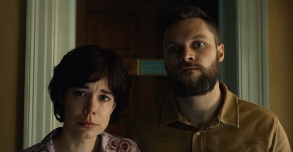 Laia Costa y Jack Reynor en 'La posesión de la momia' 