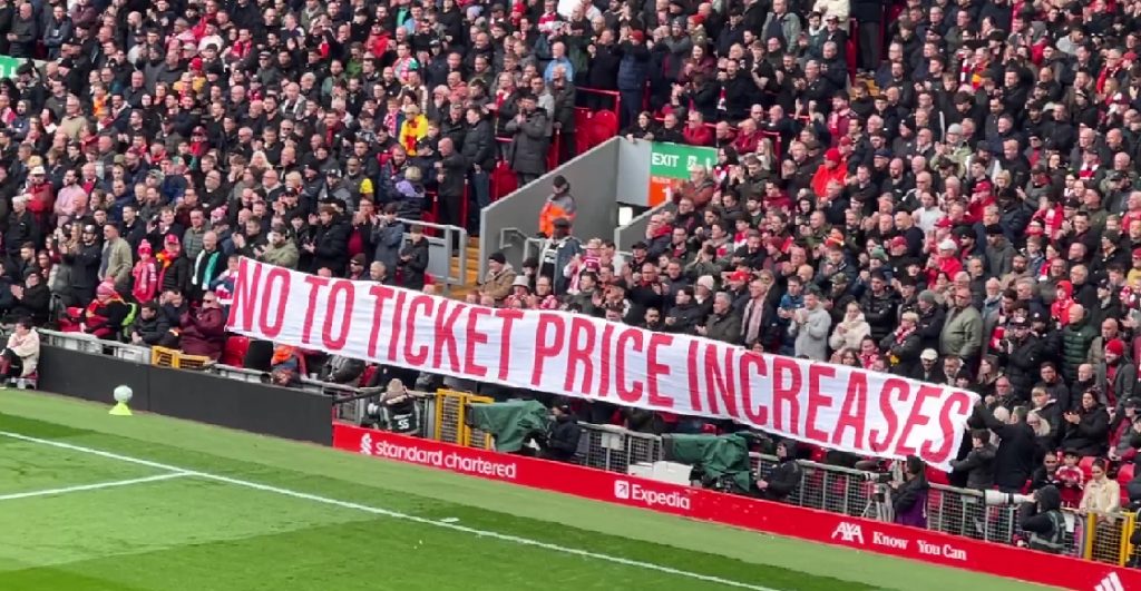 El aumento de precios en Anfield por el que la afición de Liverpool protesta