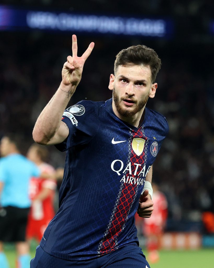 Khvicha Kvaratskhelia en el 5-4 al Bayern Munich