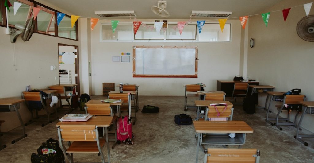 Mayo viene con 3 puentes para las escuelas en México