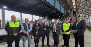 Se acabaron las galletitas en el vagón: Retiran a vendedores ambulantes de la Línea B del metro