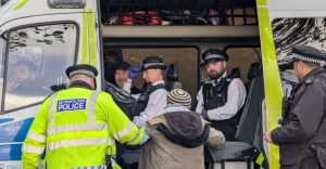 Detienen a integrante de Massive Attack en medio de manifestación pro Palestina