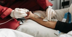 Contaminación bacteriana: La posible causa de muertes por sueros vitaminados