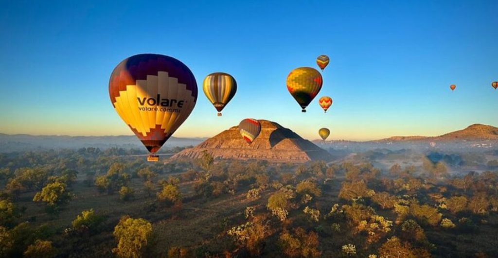 Revisión sorpresa en Teotihuacán deja suspendidos 3 establecimientos de globos aerostáticos