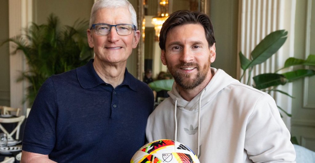 Apple tiene nuevo CEO: Quién es John Ternus, el sucesor de Tim Cook