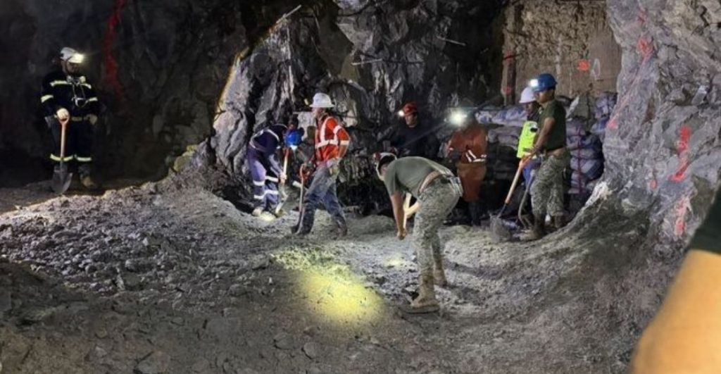 Localizan con vida a segundo minero en Sinaloa; llevaba 13 días bajo tierra