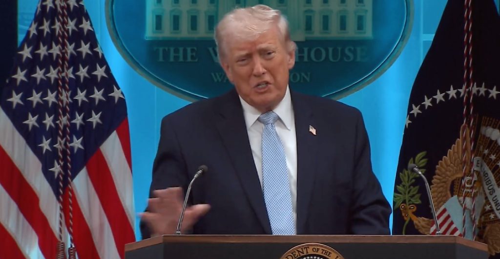 trump-bromea-postularse-como-presidente-venezuela-1