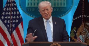 trump-bromea-postularse-como-presidente-venezuela-1
