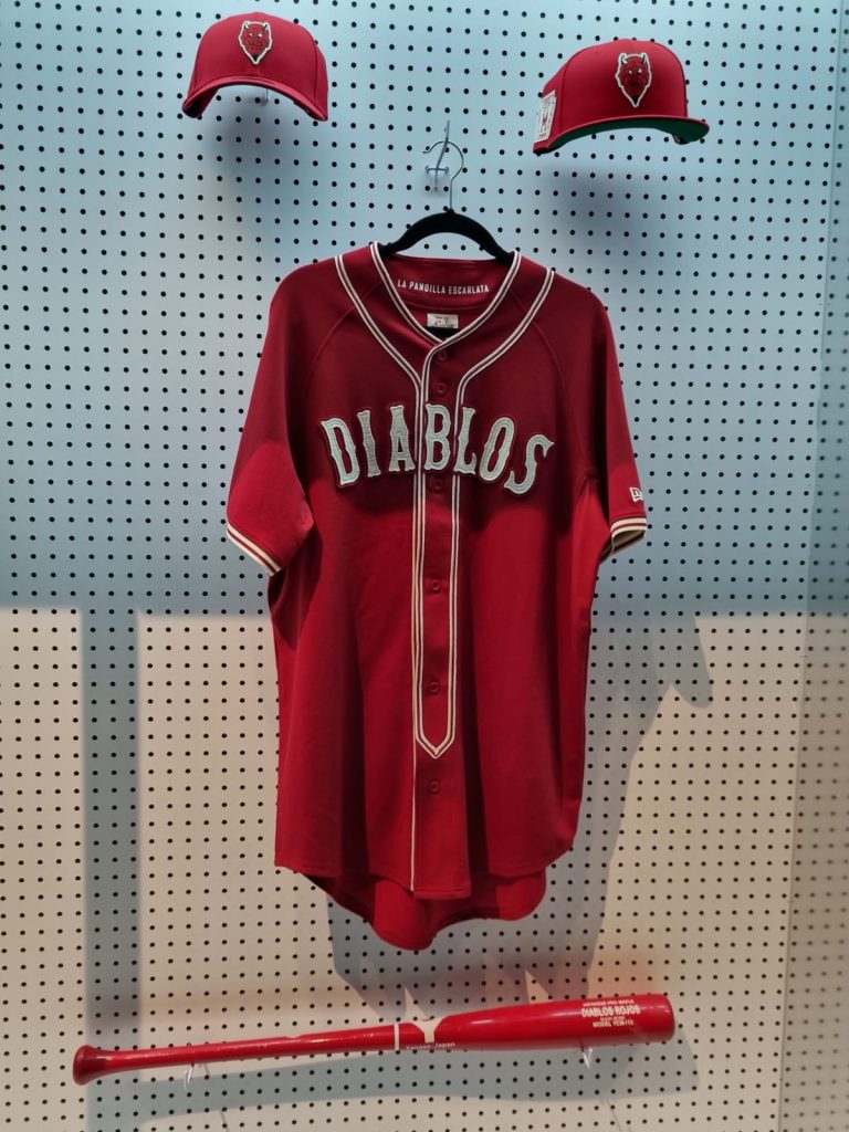 La versión alternativa en color vino