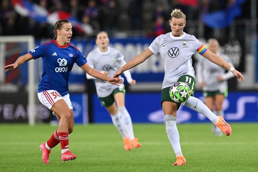 Wolfsburgo le complicó a Lyon