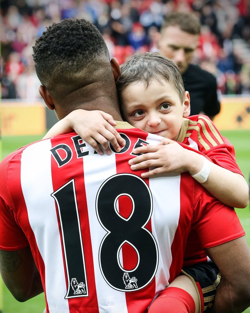 Defoe con su mejor amigo, Bradley Lowery