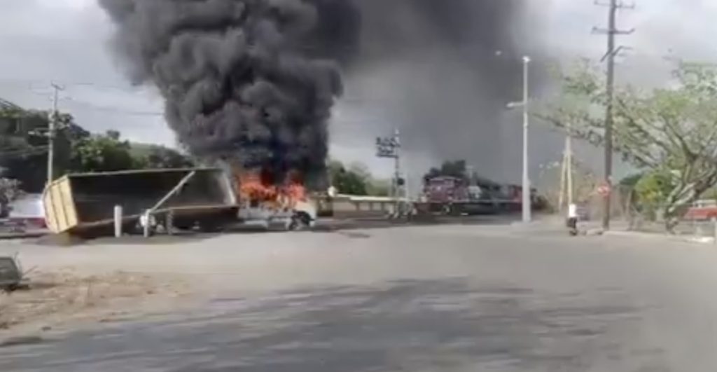 Bloqueos en Colima tras enfrentamiento en Tecomán