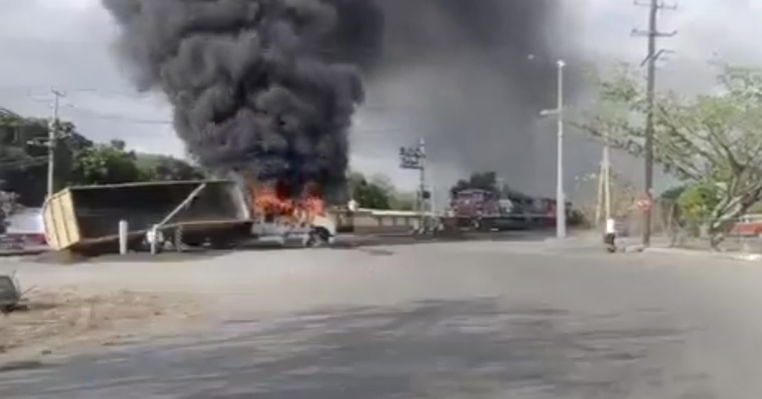 Bloqueos en Colima tras enfrentamiento en Tecomán