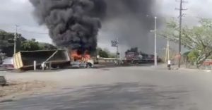 Bloqueos en Colima tras enfrentamiento en Tecomán