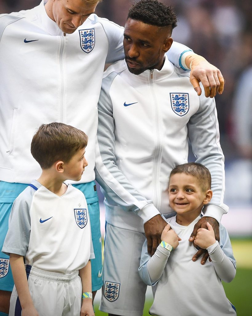 Defoe con su mejor amigo, Bradley Lowery
