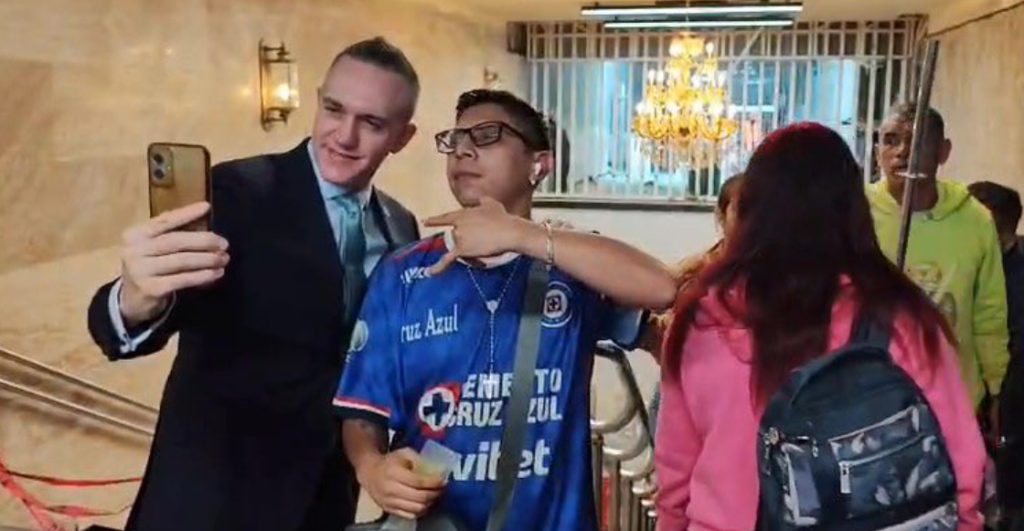 director-del-metro-adiran-rubalcava-causa-polemica-por-fotos-con-ia
