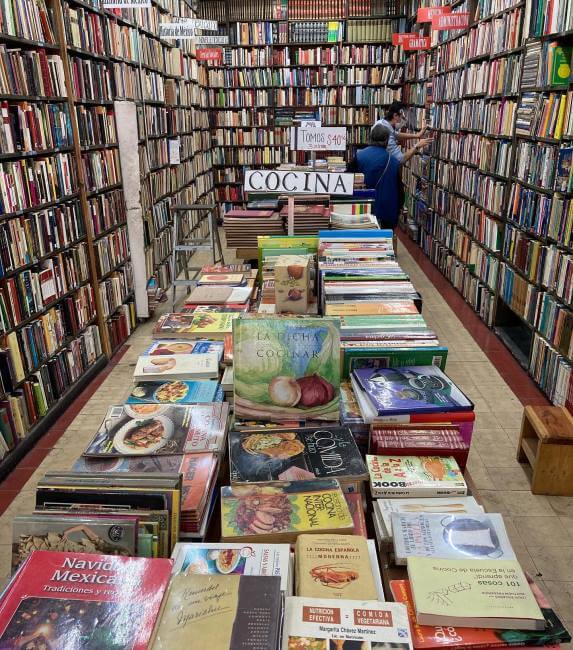 Larga vida a Donceles: El callejón de los libros viejos