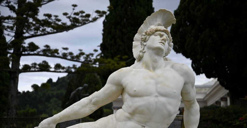 Escultura de mármol de Aquiles