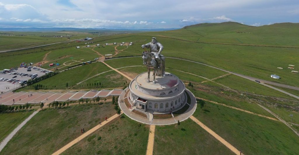 Estatua ecuestre de Gengis Kan en Mongolia