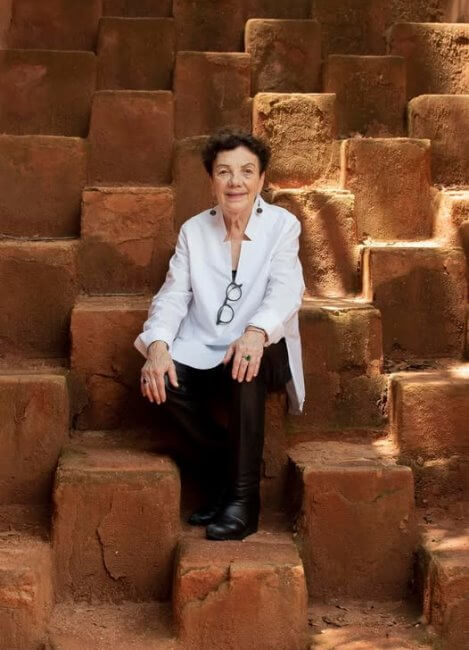 Esto no es México, es una fotografía en blanco y negro tomada por Graciela Iturbide