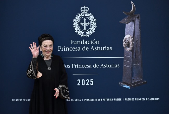 Esto no es México, es una fotografía en blanco y negro tomada por Graciela Iturbide