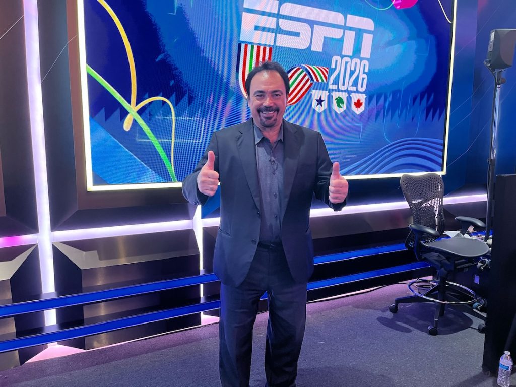 Hugo Sánchez en los estudios de ESPN